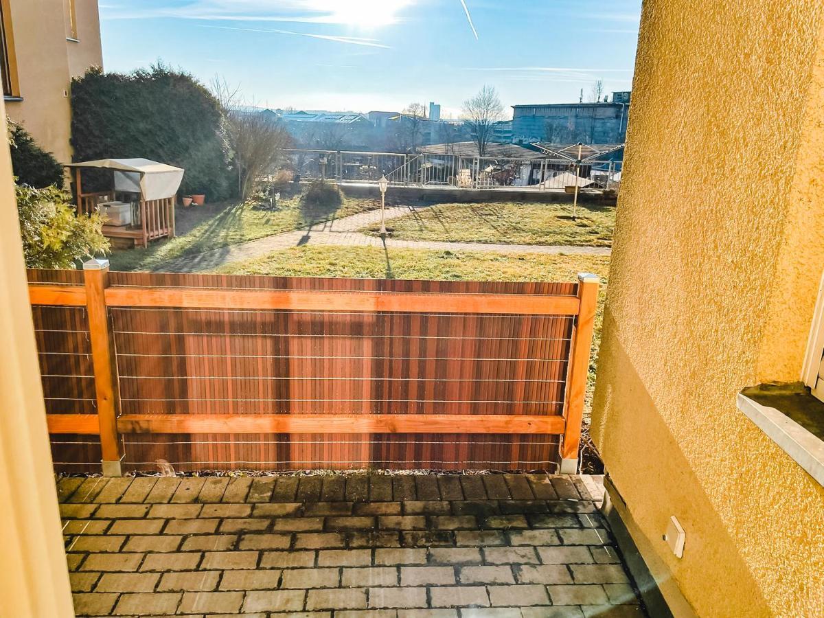 Schoene Wohnung, Eigene Terrasse, Privater Parkplatz, Wi-Fi, Waschmaschine, 3P Chemnitz Exterior photo